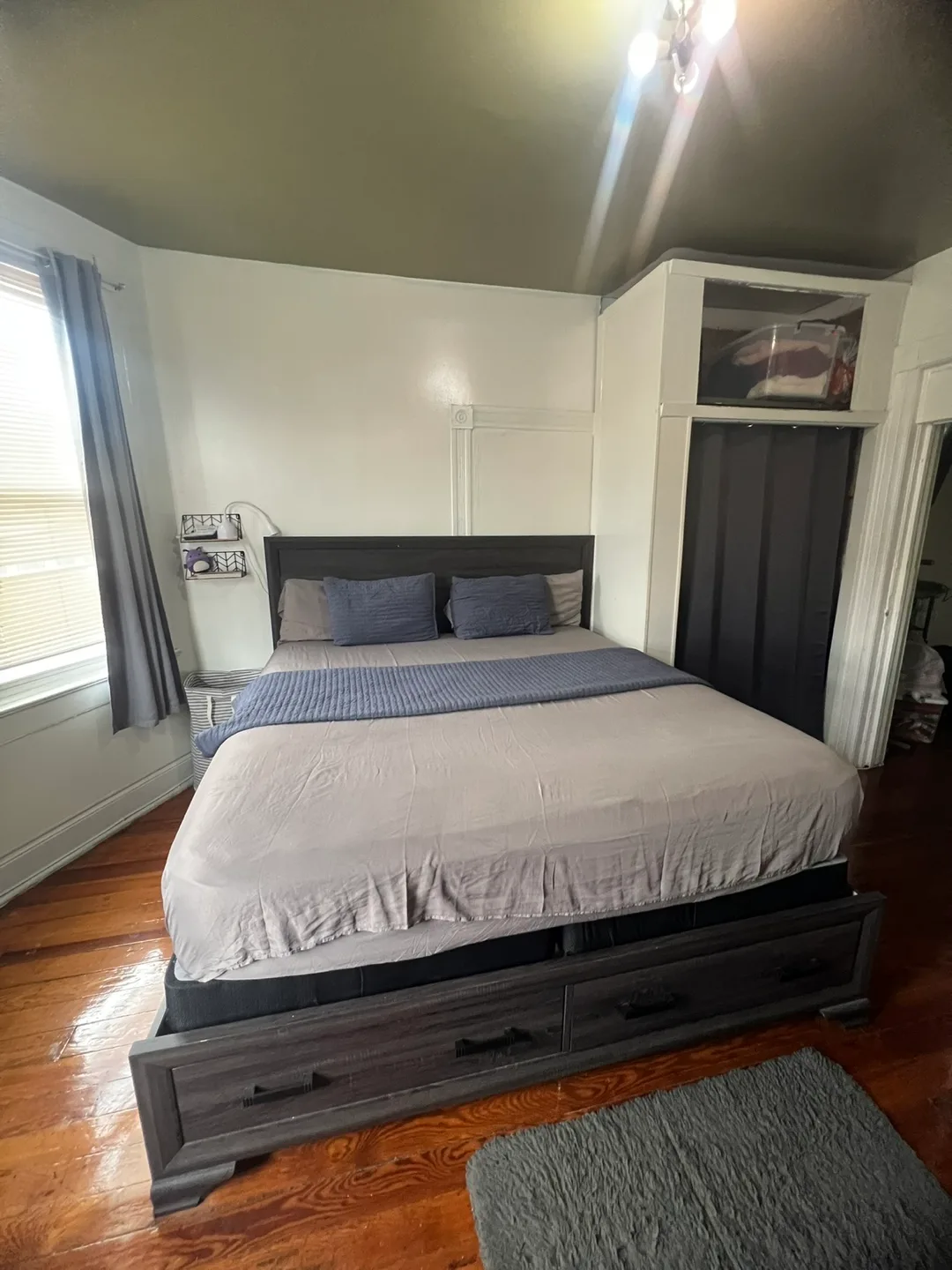 King size Bedroom Set image indicator(2)