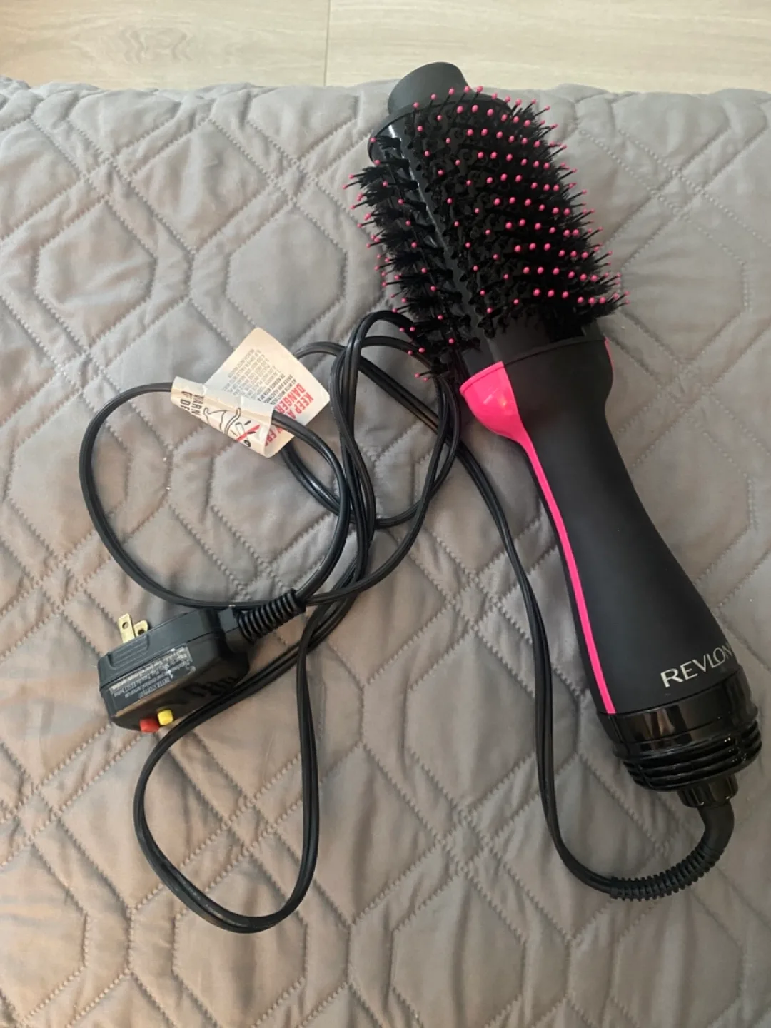 🧡Revlon One-Step Hot Brush Hair Dryer and Voluminizer thumbnail