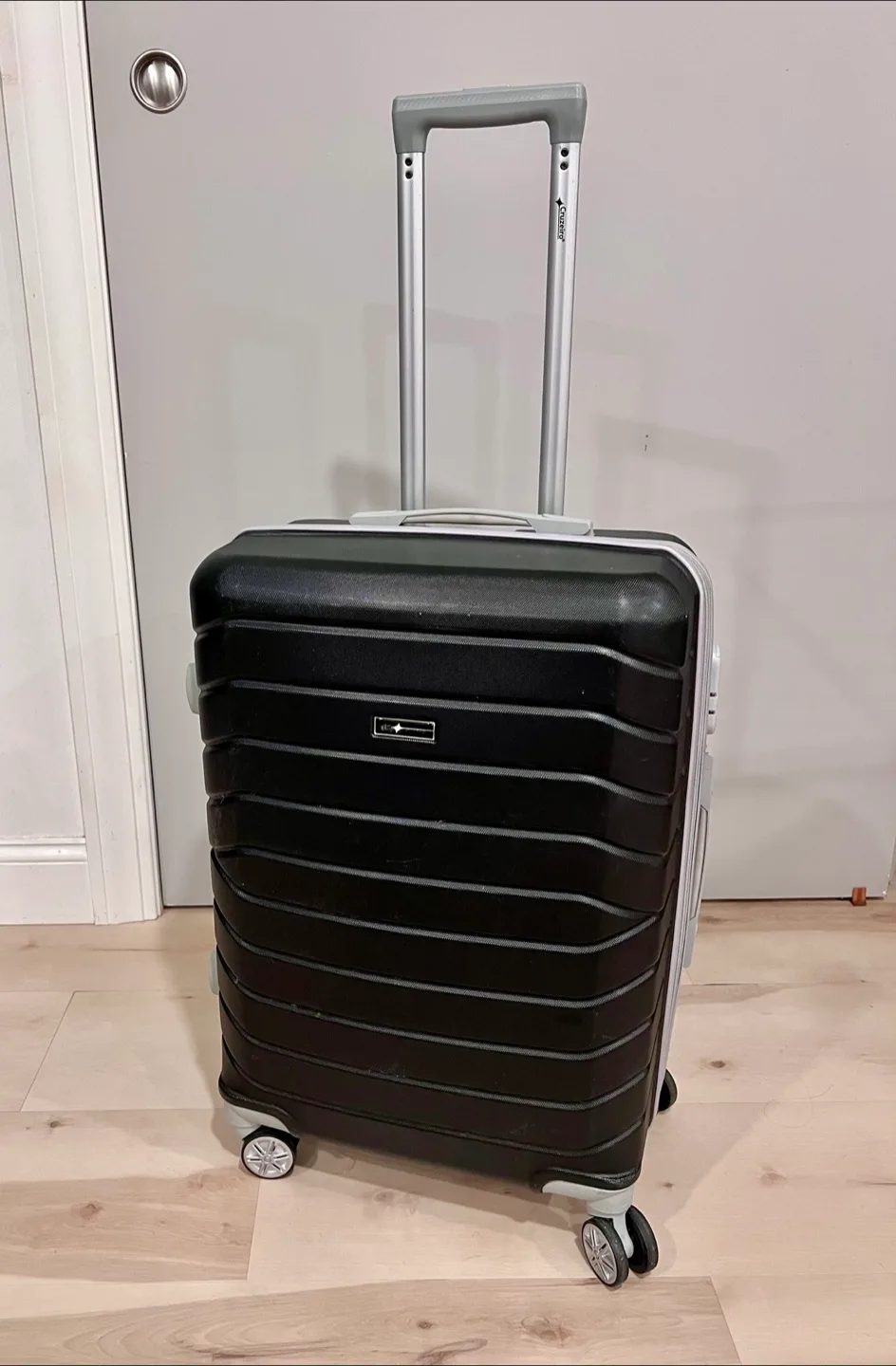 Spinner medium size checked in luggage thumbnail