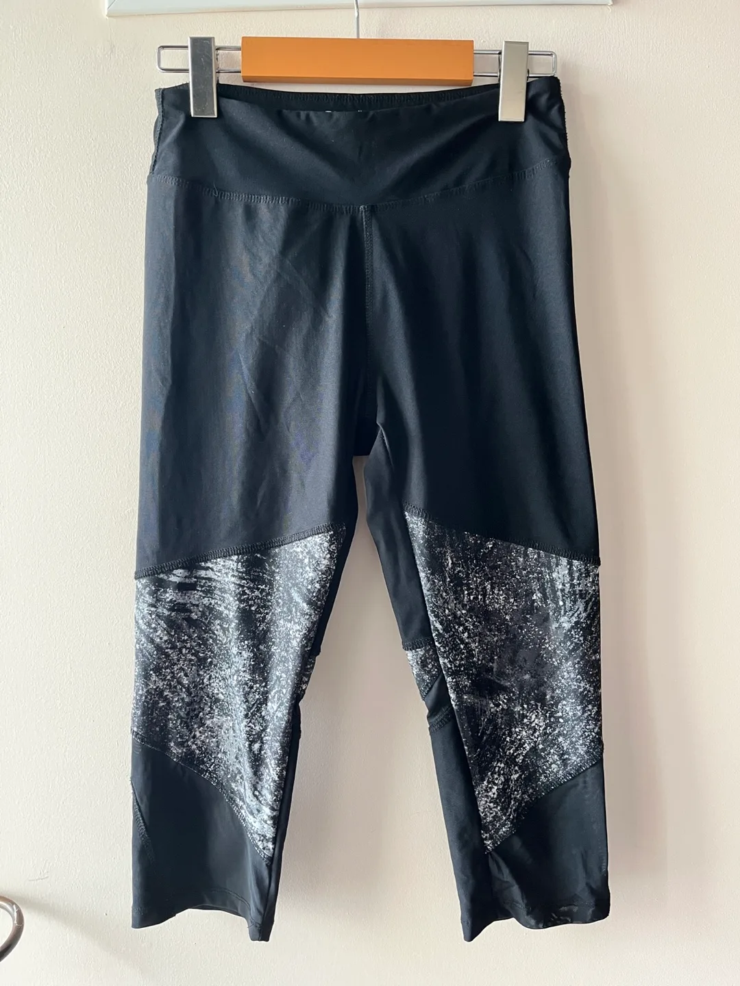Black Active Capri Leggings - Size S thumbnail
