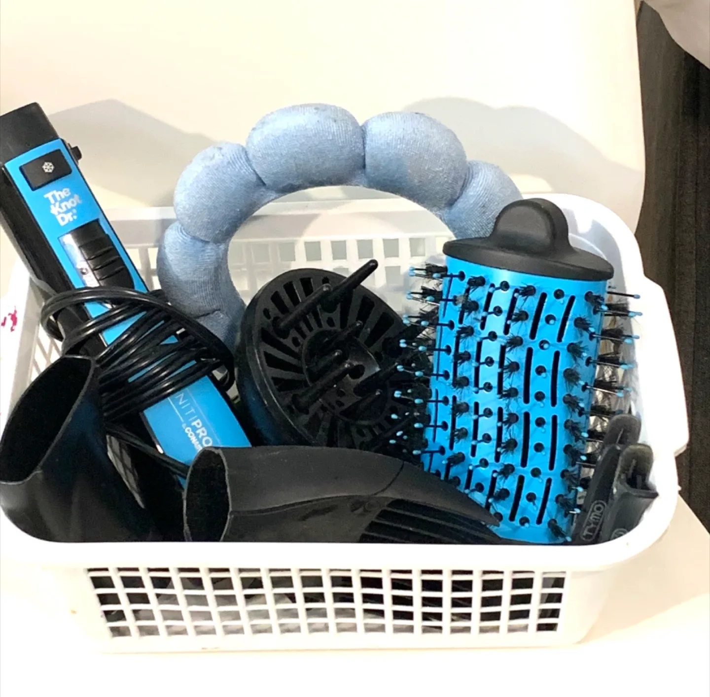 Hair Styling Tools: Knot Dr