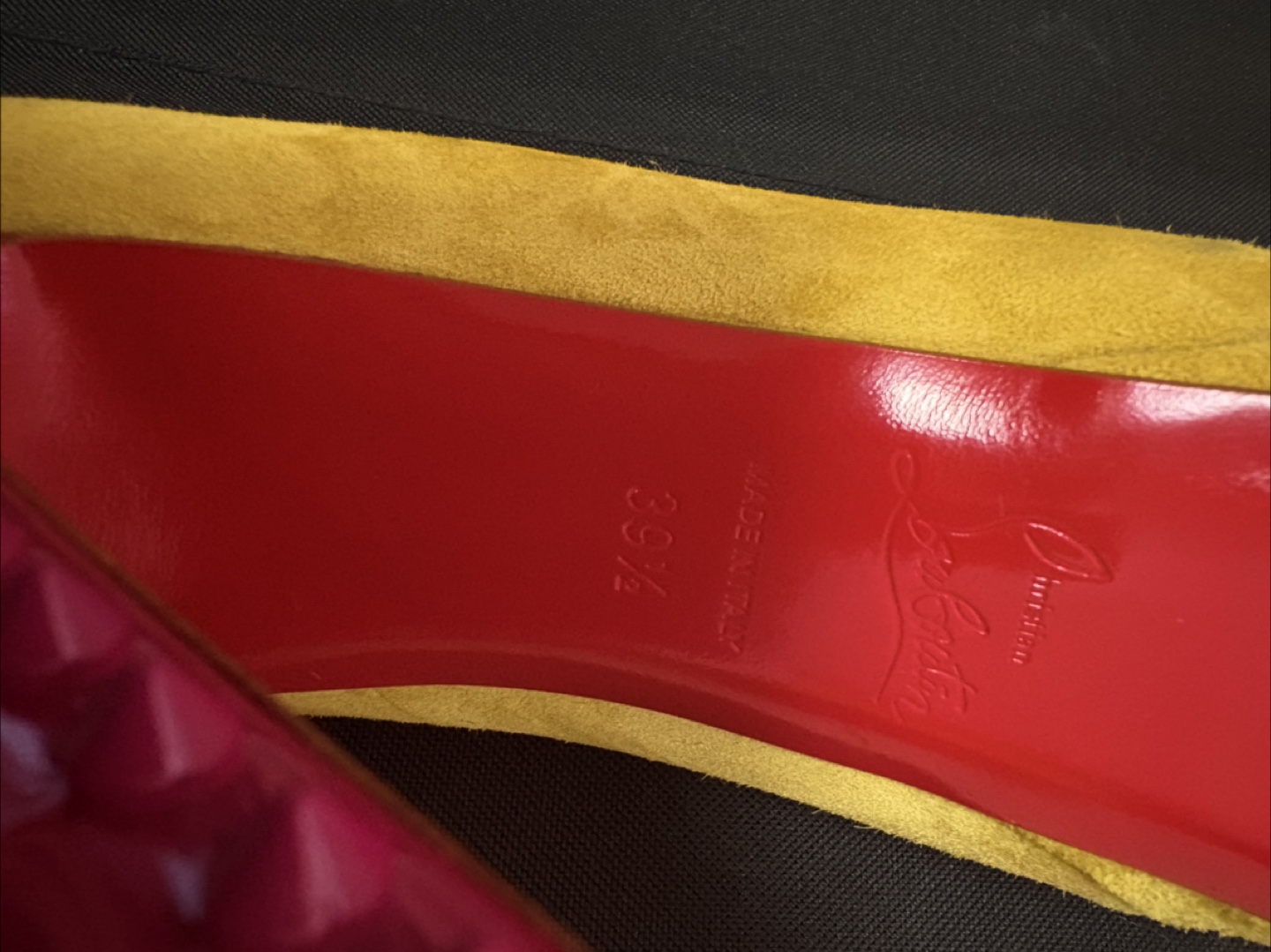 Christian Louboutin Yellow Suede pump, Size 39.5 - photo 4