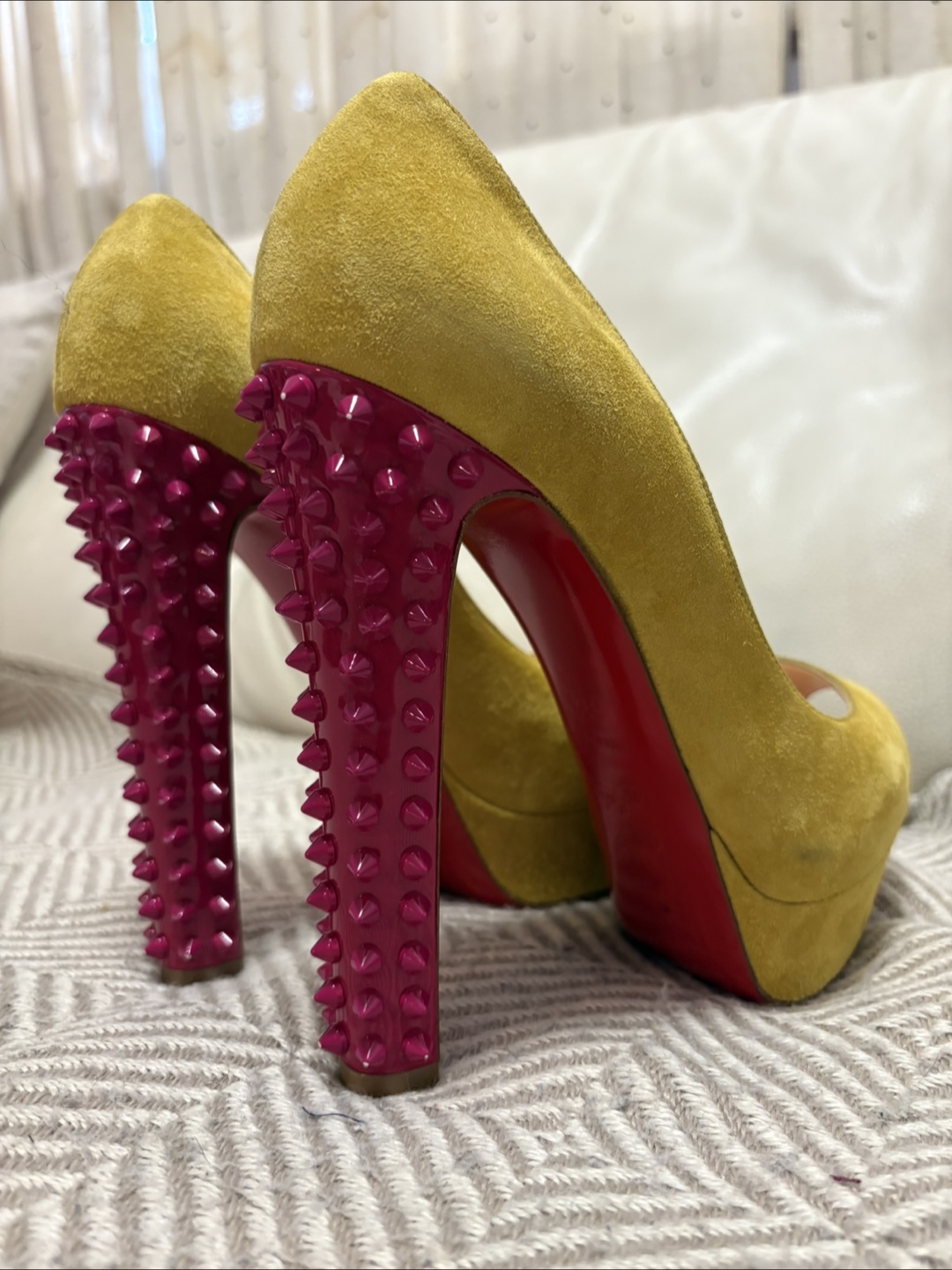 Christian Louboutin Yellow Suede pump, Size 39.5 - photo 2