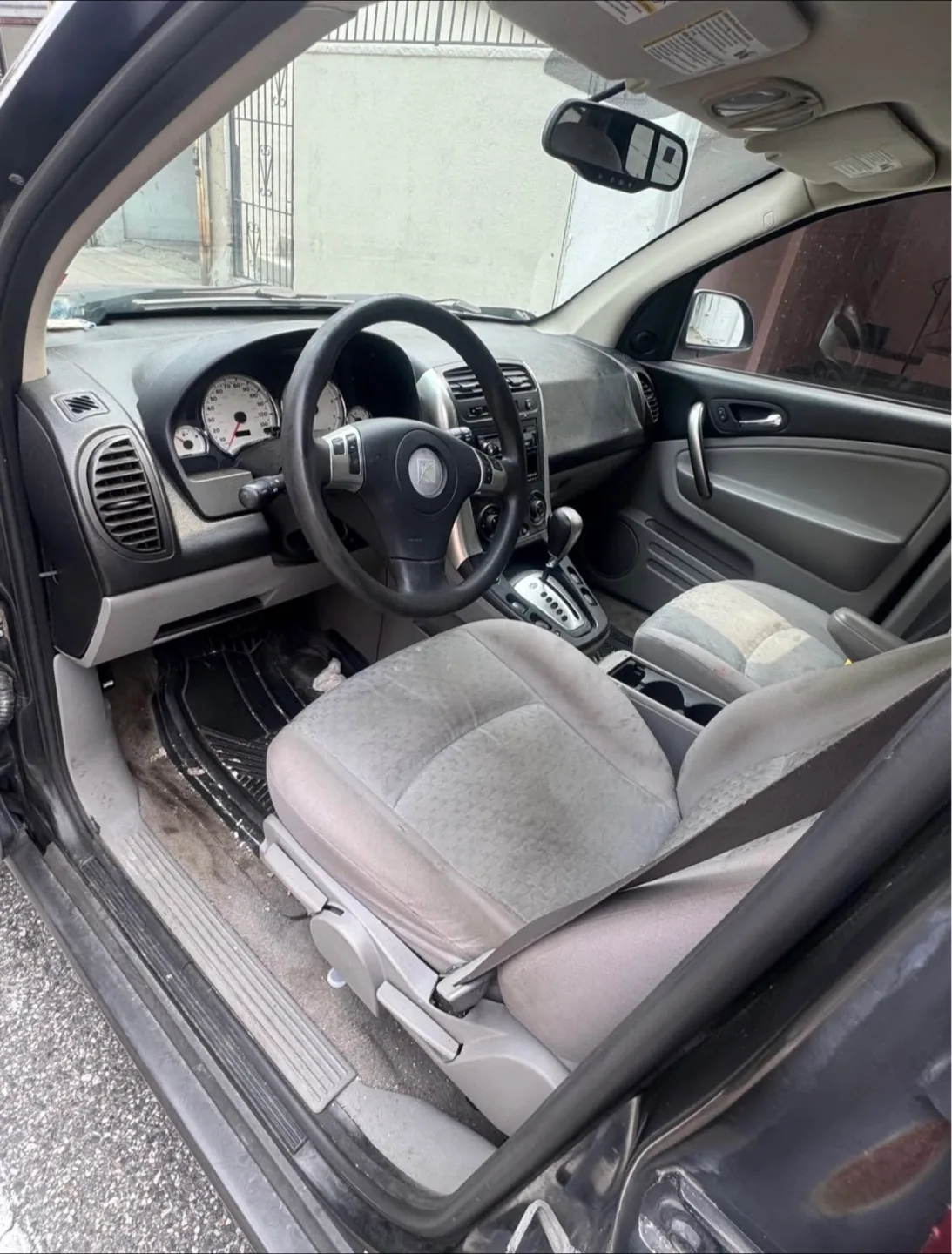 Saturn Vue SUV image indicator(2)