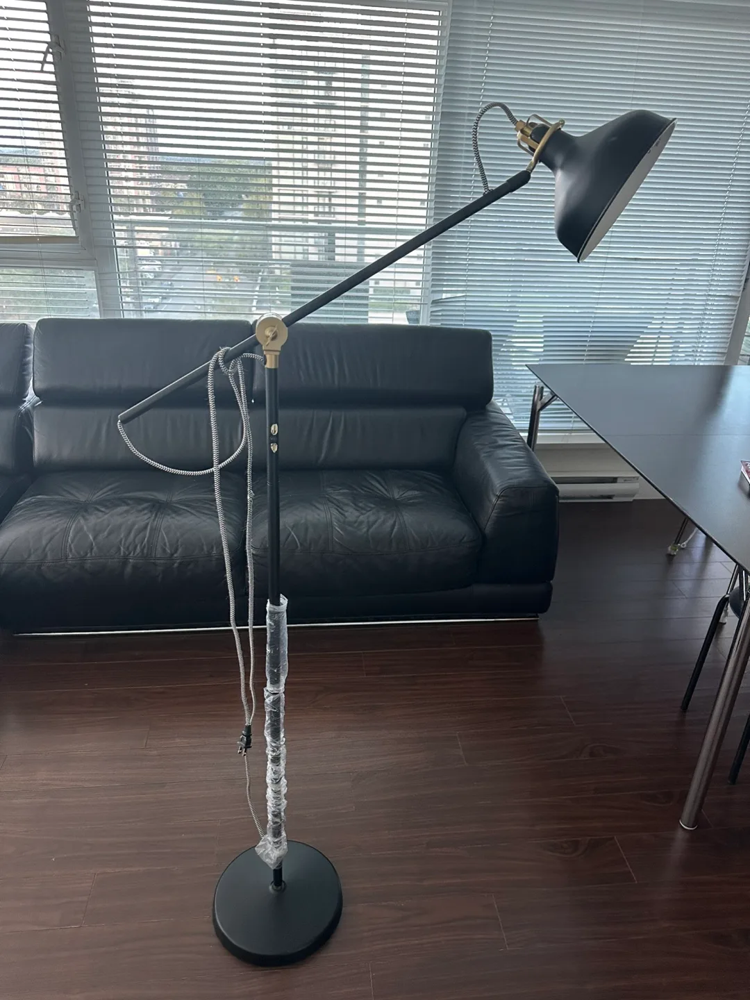 Black Floor Lamp image indicator(3)