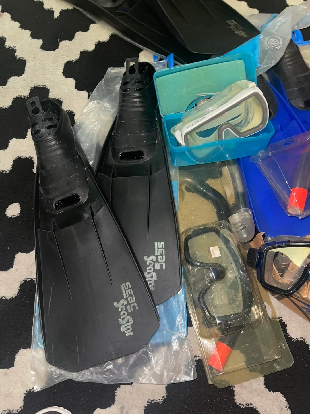 diving set 3 fins 4 goggles image indicator(2)