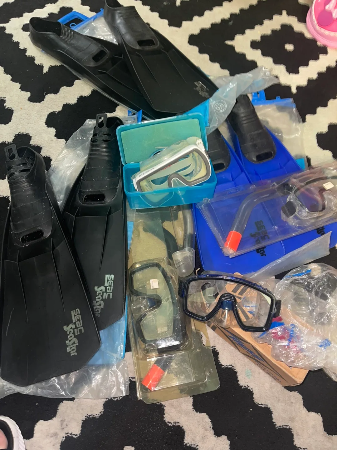 diving set 3 fins 4 goggles image indicator(3)
