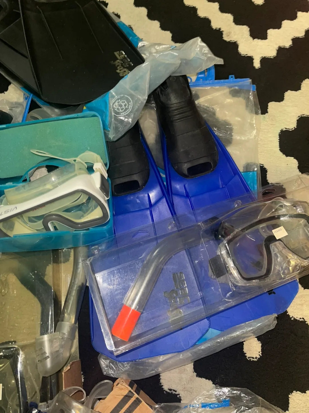 diving set 3 fins 4 goggles image indicator(5)