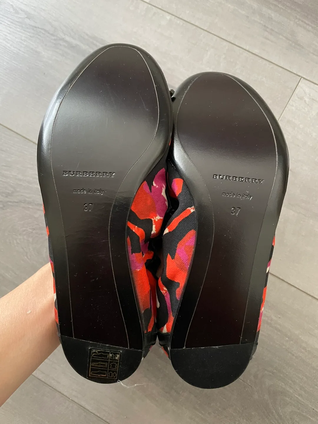Authentic Burberry Ballet Flats Size 37 image indicator(5)