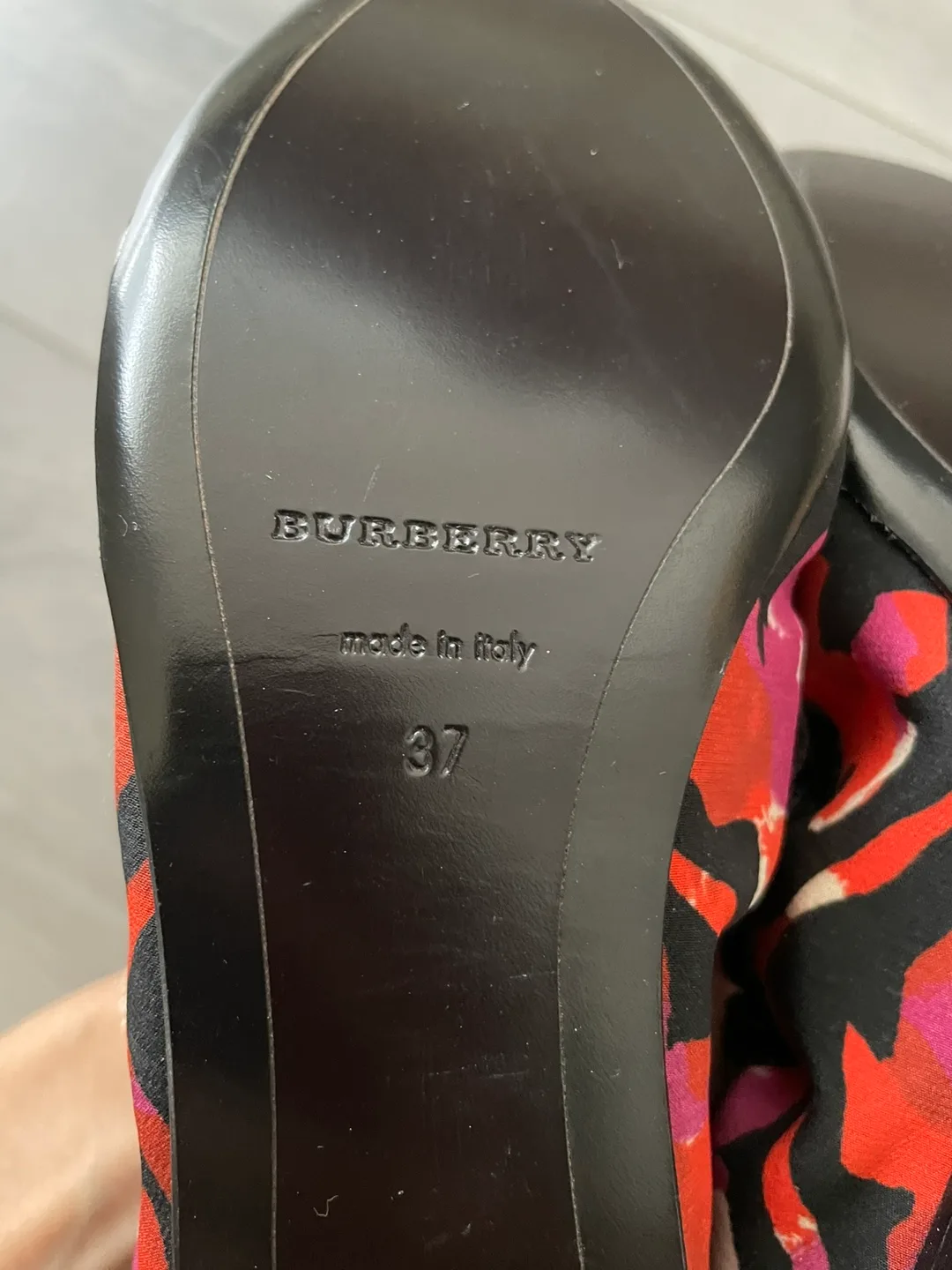 Authentic Burberry Ballet Flats Size 37 image indicator(6)