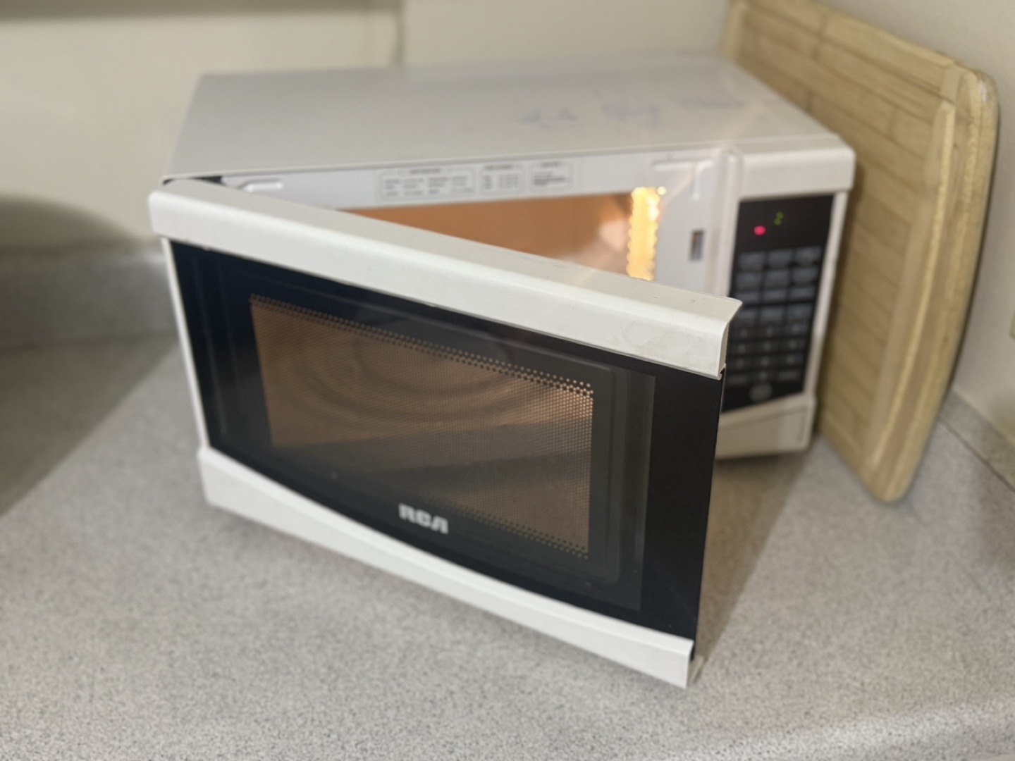 RCA Microwave - White - photo 3