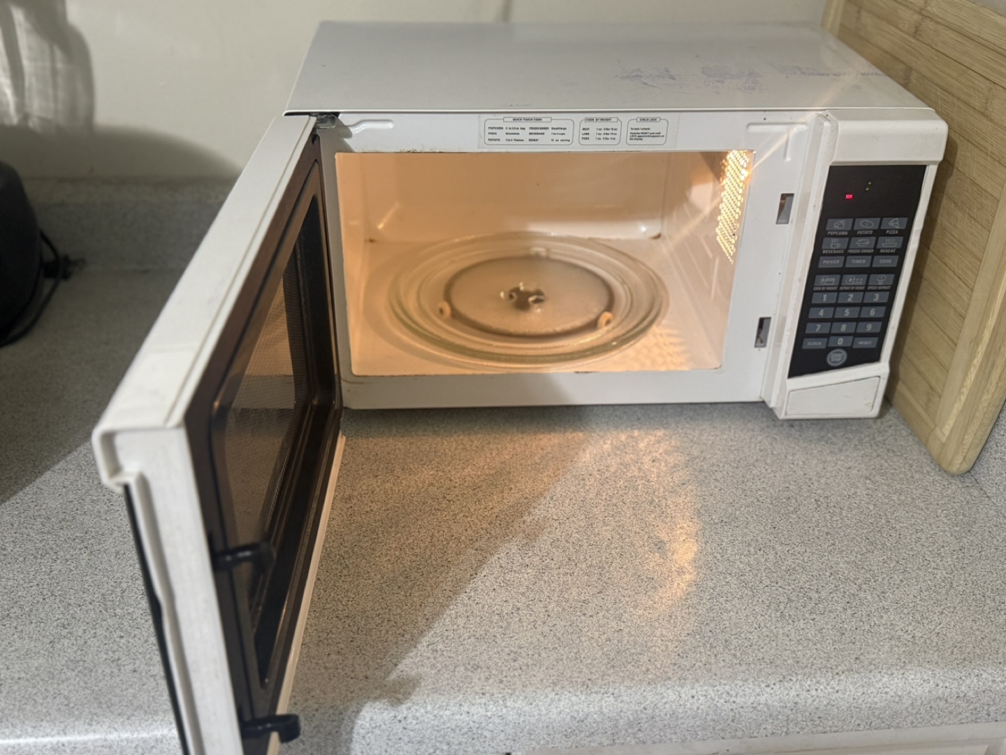 RCA Microwave - White - photo 2