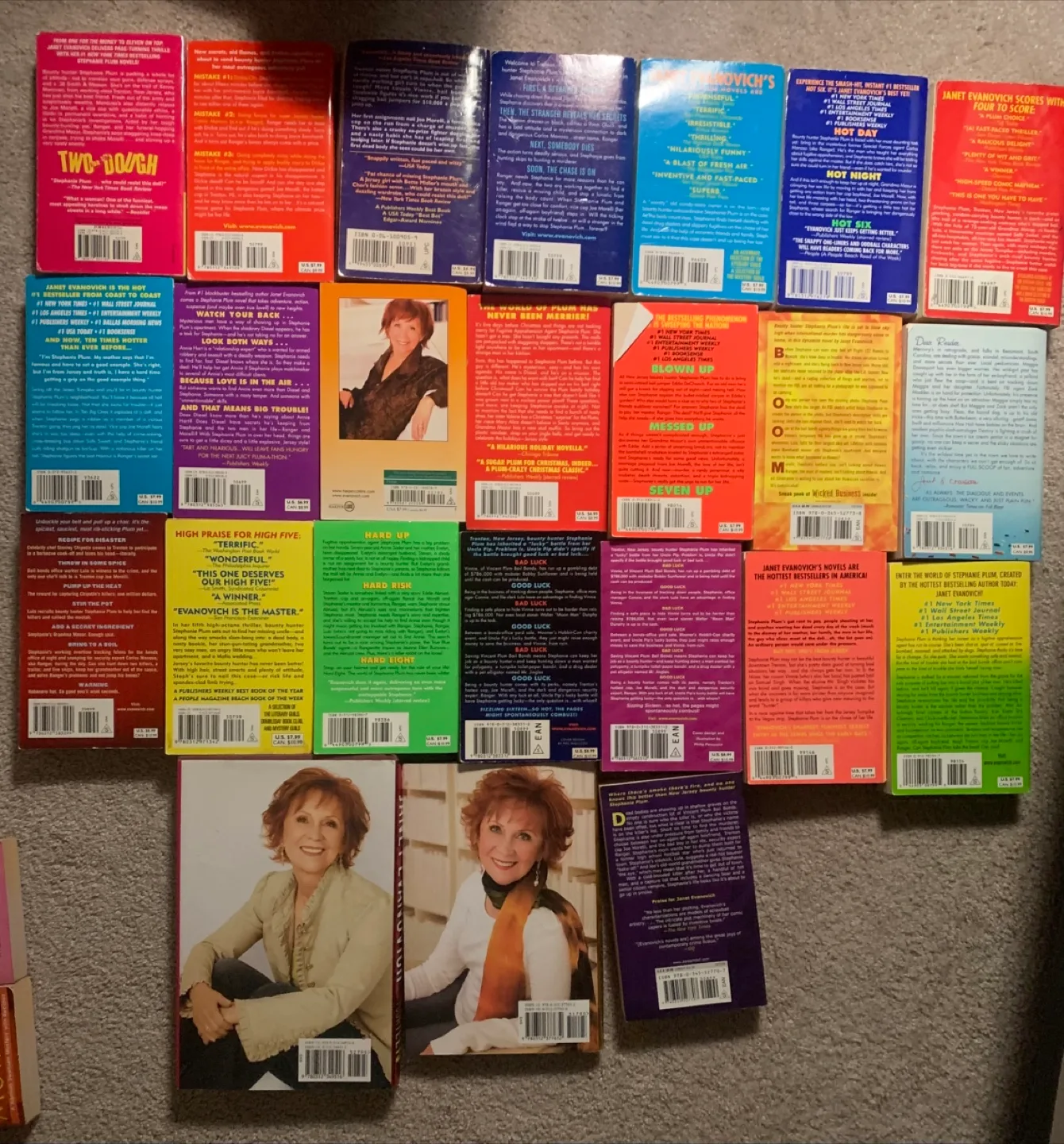 Stephanie Plum Series by Janet Evanovich image indicator(2)