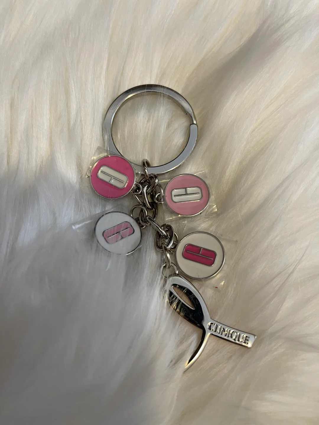 NEW/ Clinique Keychain breast Cancer Awareness Charm image indicator(3)