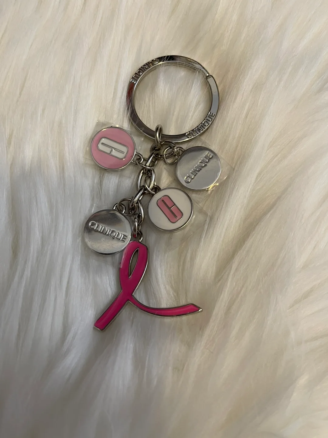 NEW/ Clinique Keychain breast Cancer Awareness Charm image indicator(2)