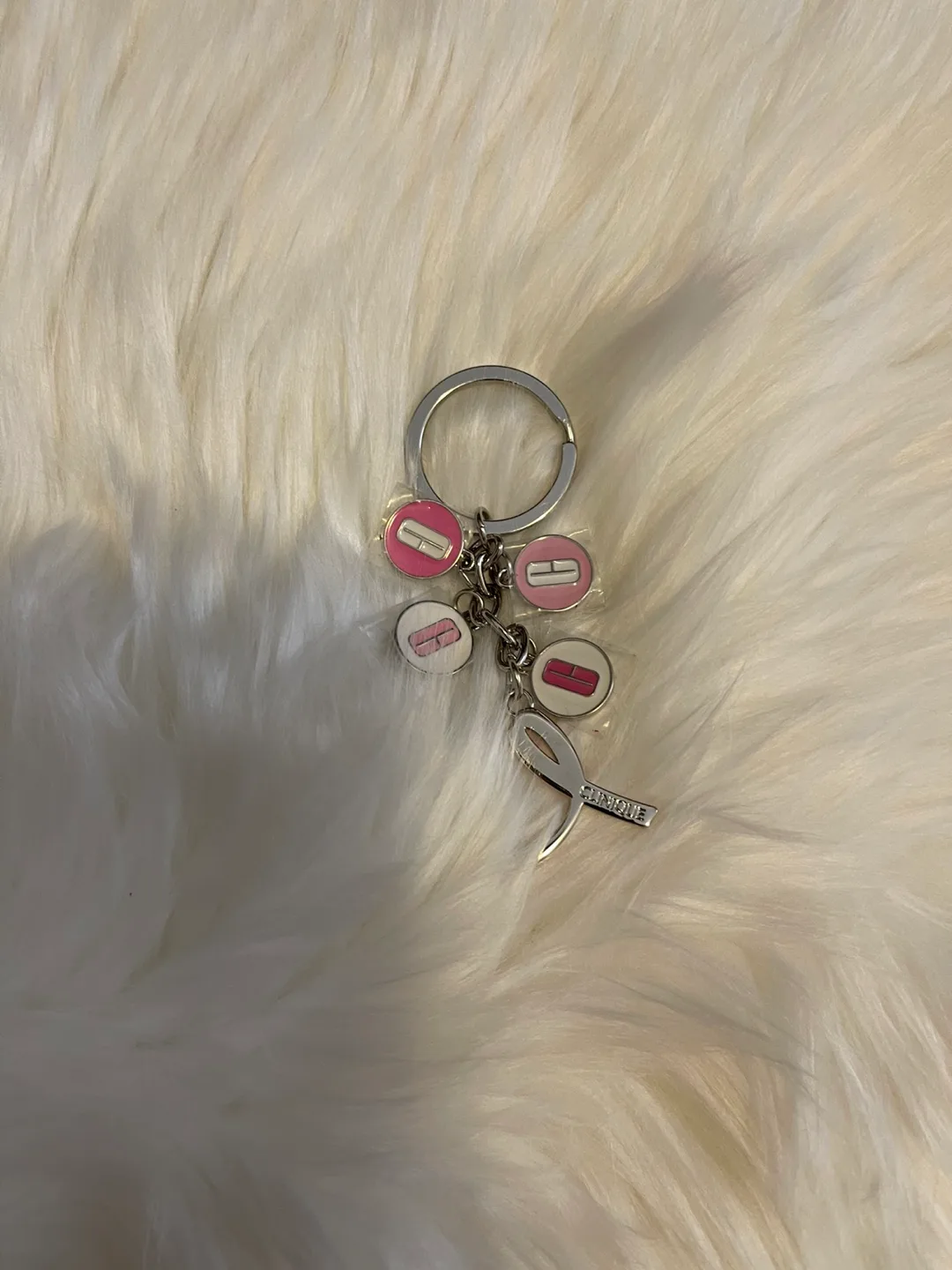 NEW/ Clinique Keychain breast Cancer Awareness Charm image indicator(4)