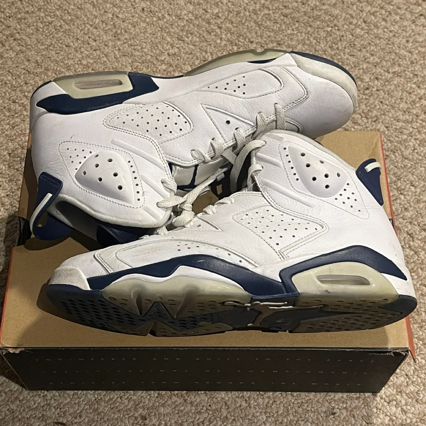 Jordan 6 Retro midnight navy Sneakers thumbnail