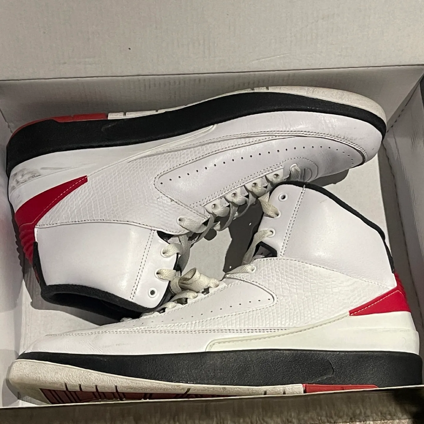 Air Jordan 2 Retro White/Varsity Red-Black Size 11 image indicator(2)