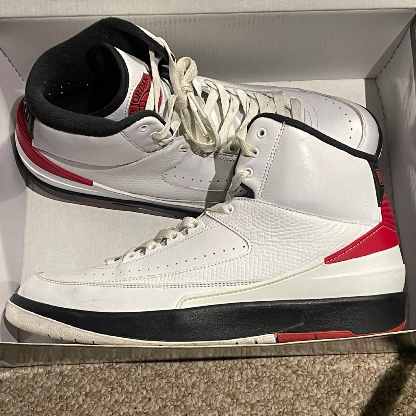 Air Jordan 2 Retro White/Varsity Red-Black Size 11 image indicator(3)