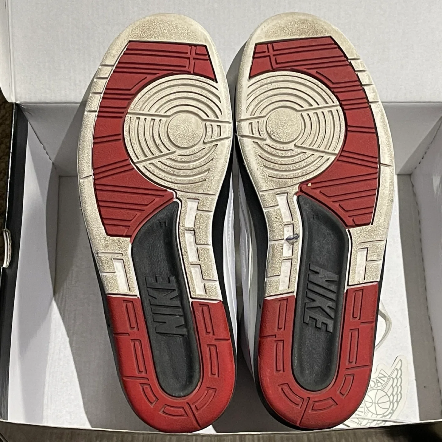 Air Jordan 2 Retro White/Varsity Red-Black Size 11 image indicator(6)