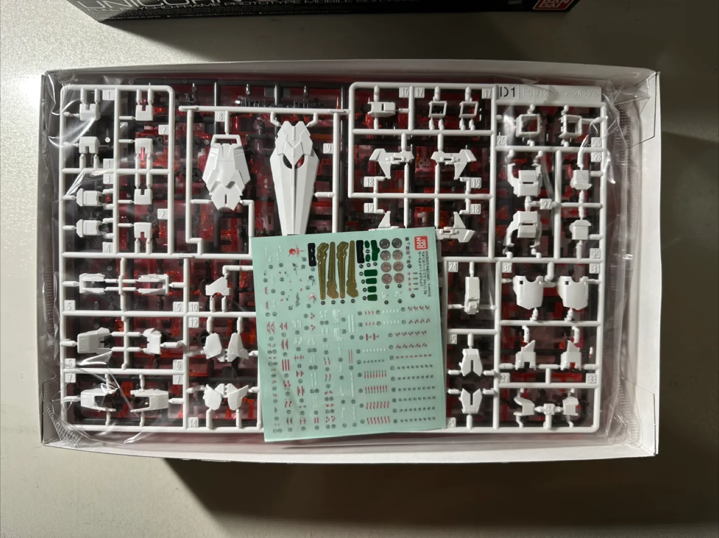 Bandai RG 1/144 RX-0 Unicorn Gundam Model Kit image indicator(2)