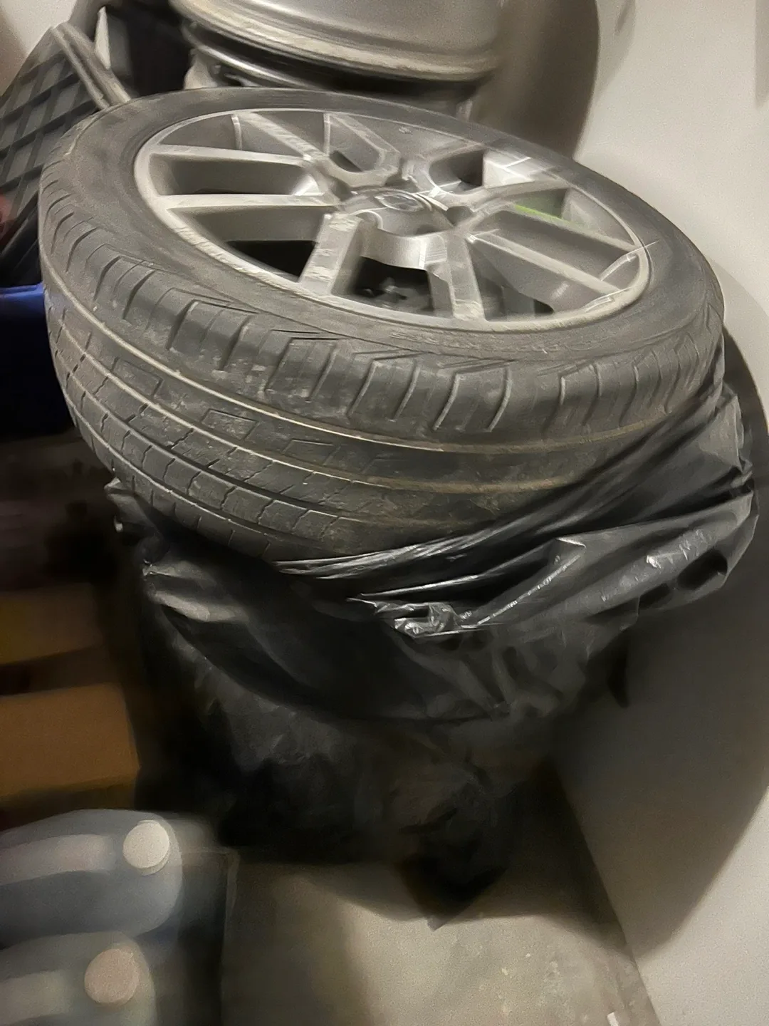 Nissan Sentra alloy tire and rims 225/45/17 image indicator(2)