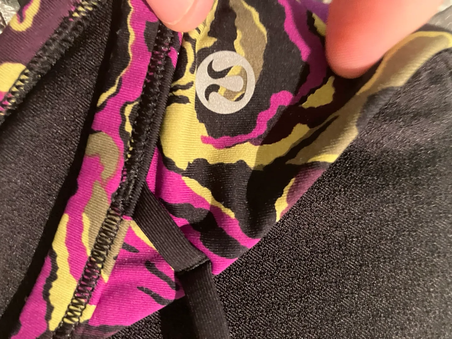 Lululemon Workout Top Size 8 image indicator(3)