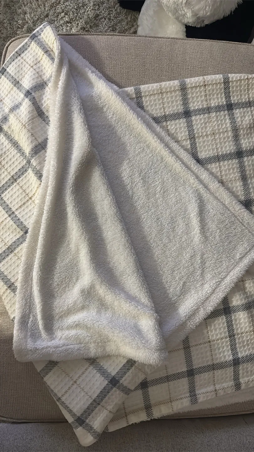 Plaid Throw Blanket - Cozy & Soft thumbnail