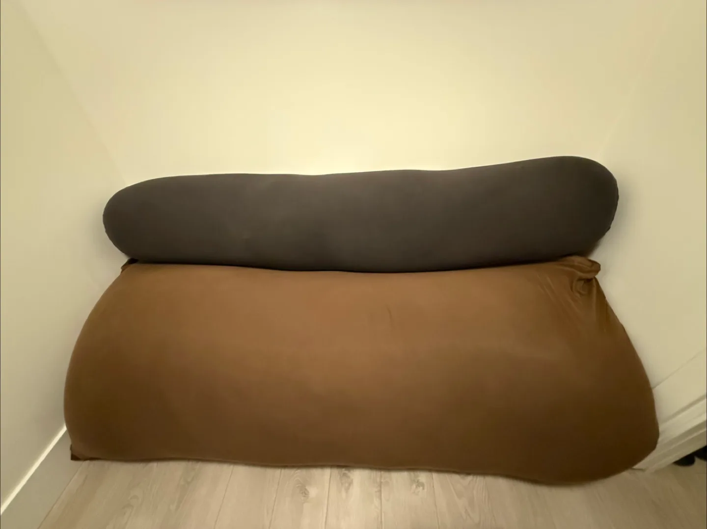 Yogibo Max & Roll lumbar/support Beanbag image indicator(4)