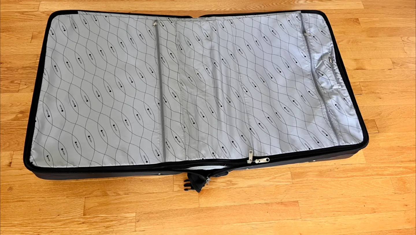 Delsey light weight garment bag image indicator(3)