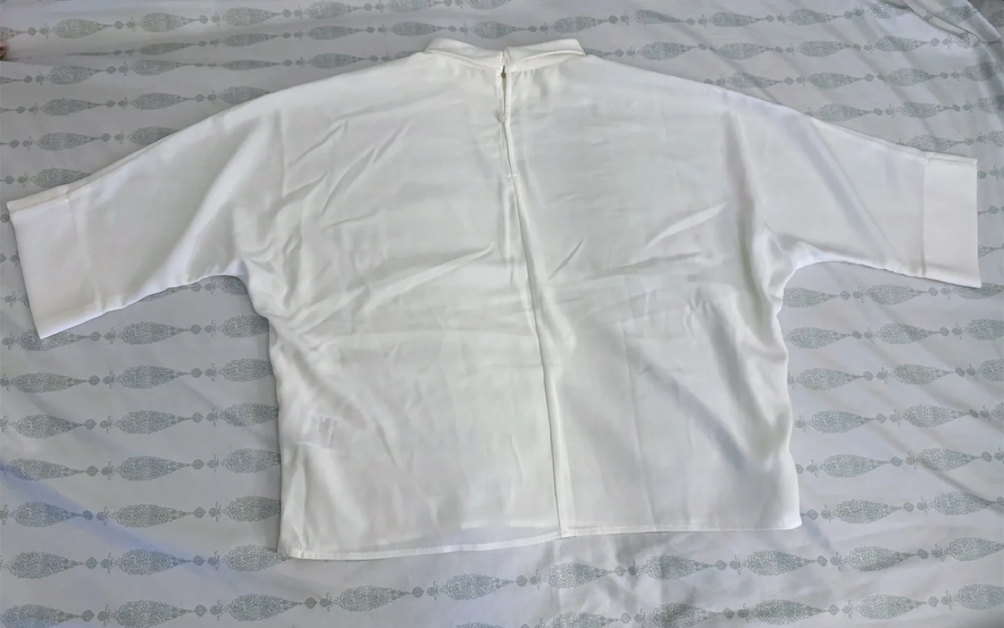 Uniqlo White Blouse - Size XS image indicator(2)