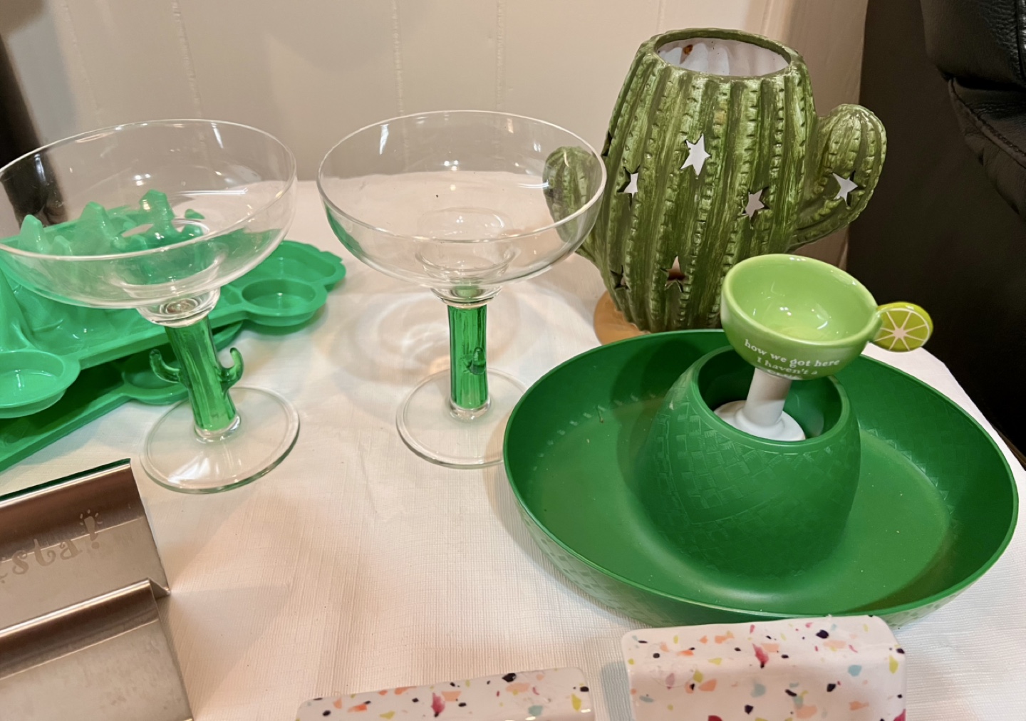 Misc taco dishes and mexico theme party stuff - photo 3