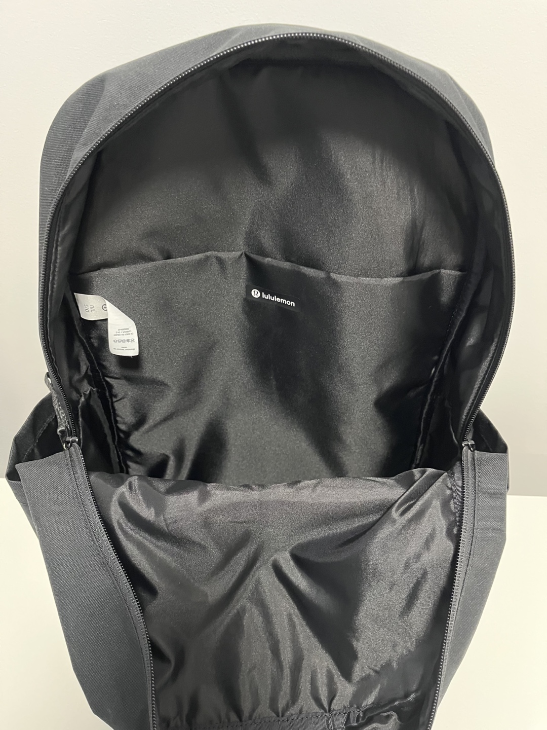 Lululemon Everywhere Backpack 22L - Black - photo 4