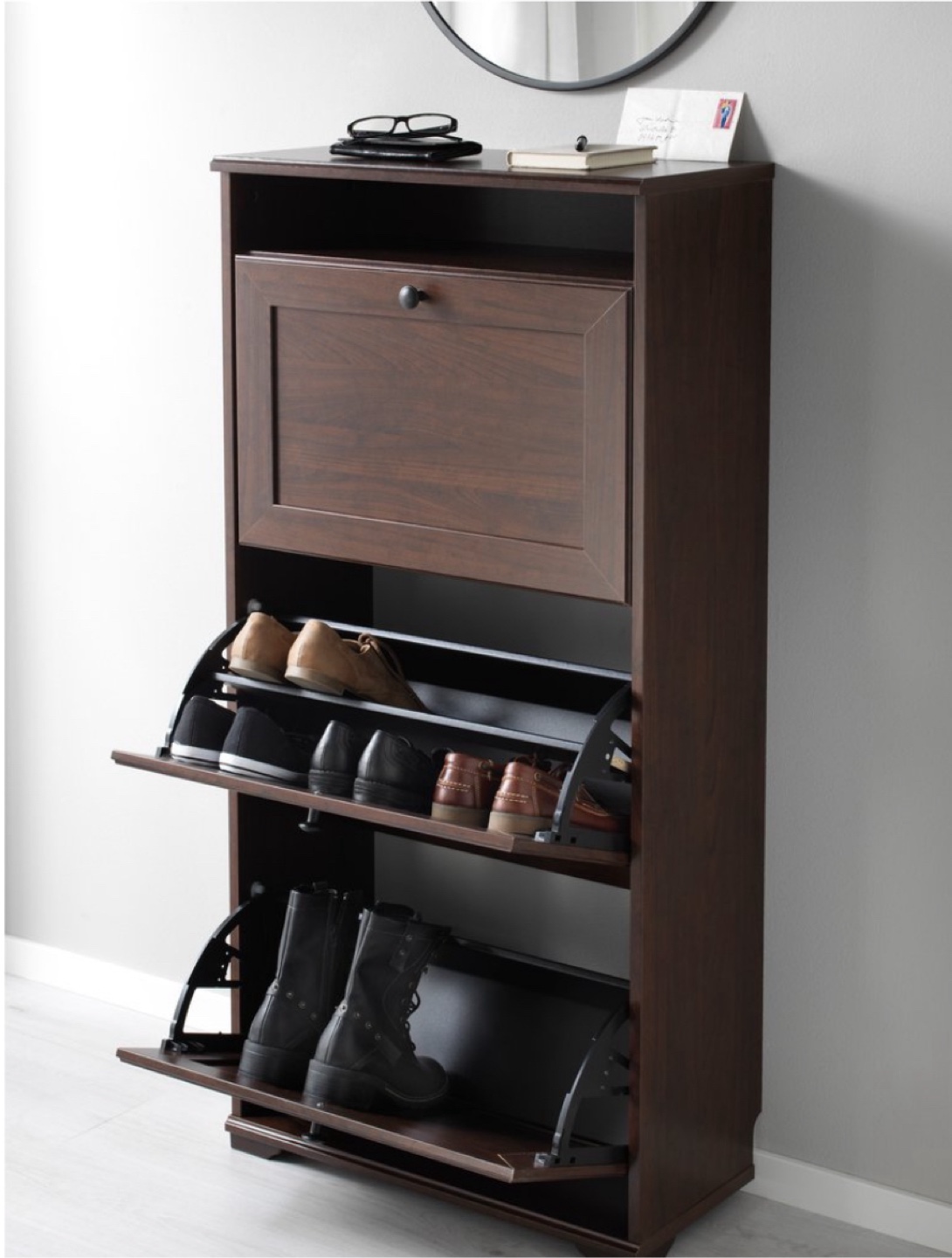 Shoe storage cabinet with 3 compartments