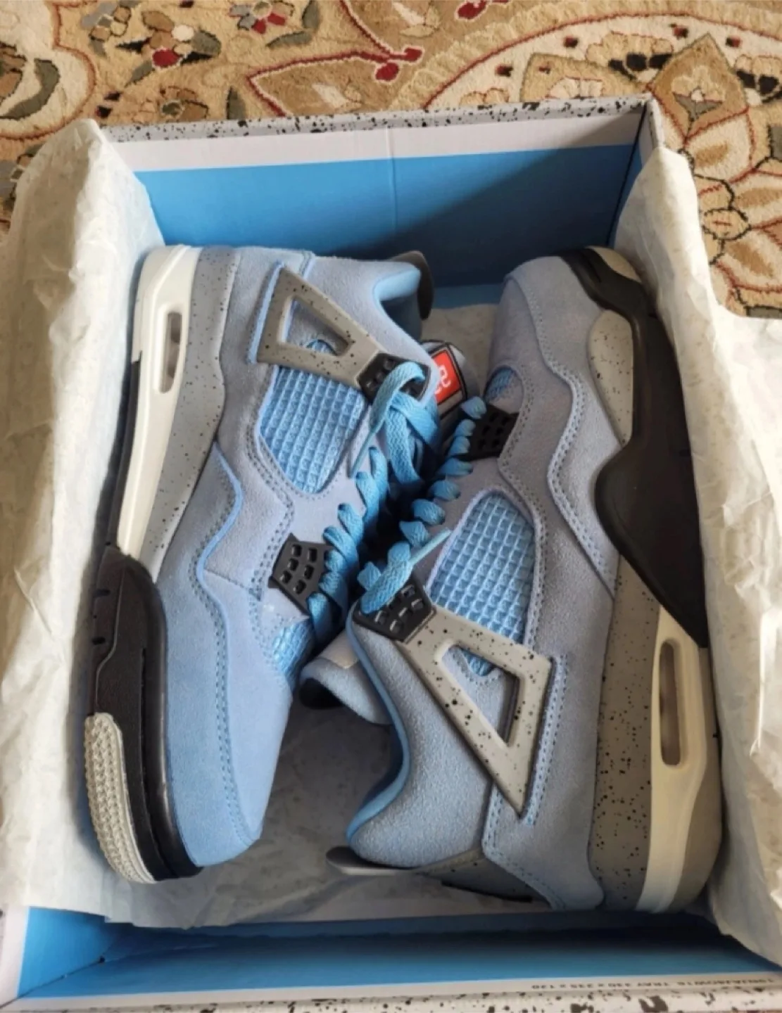 Air Jordan 4 Retro University Blue thumbnail