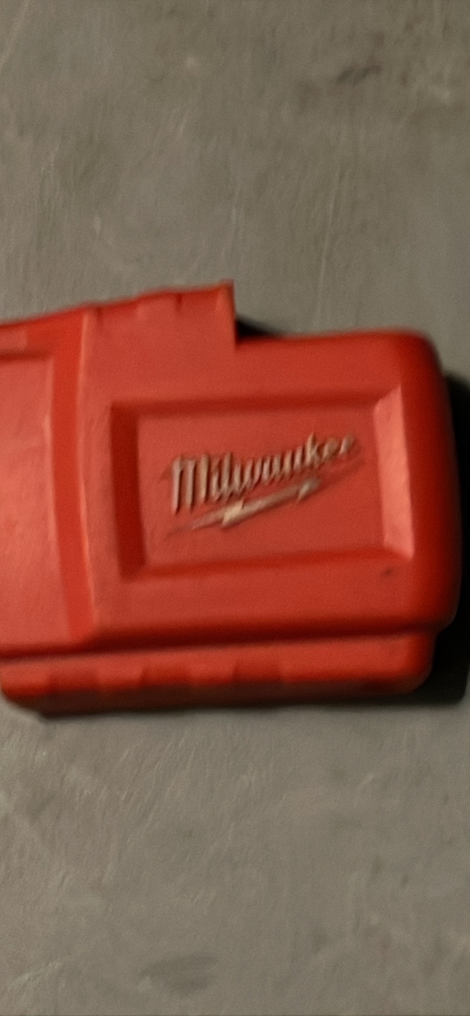 Milwaukee M18 18V power source for heated jackets/USB - photo 3