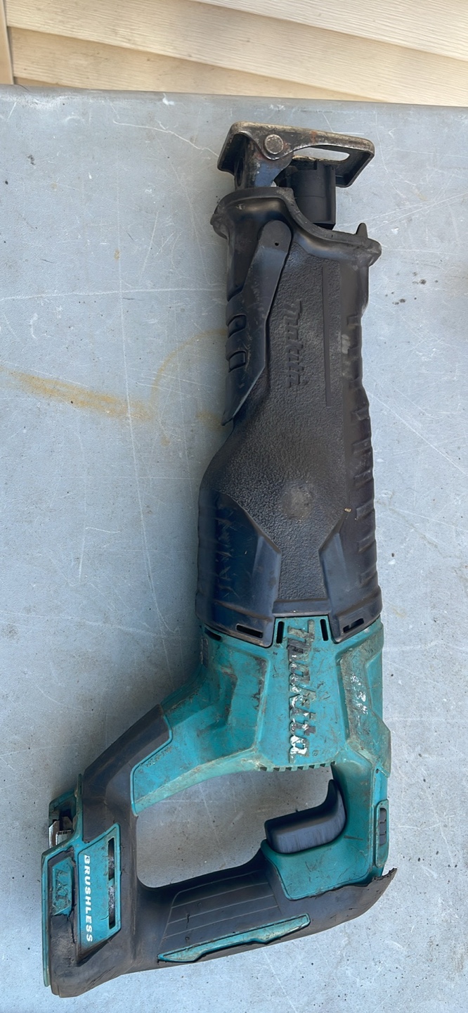 Makita xrj05 reciprocating saw