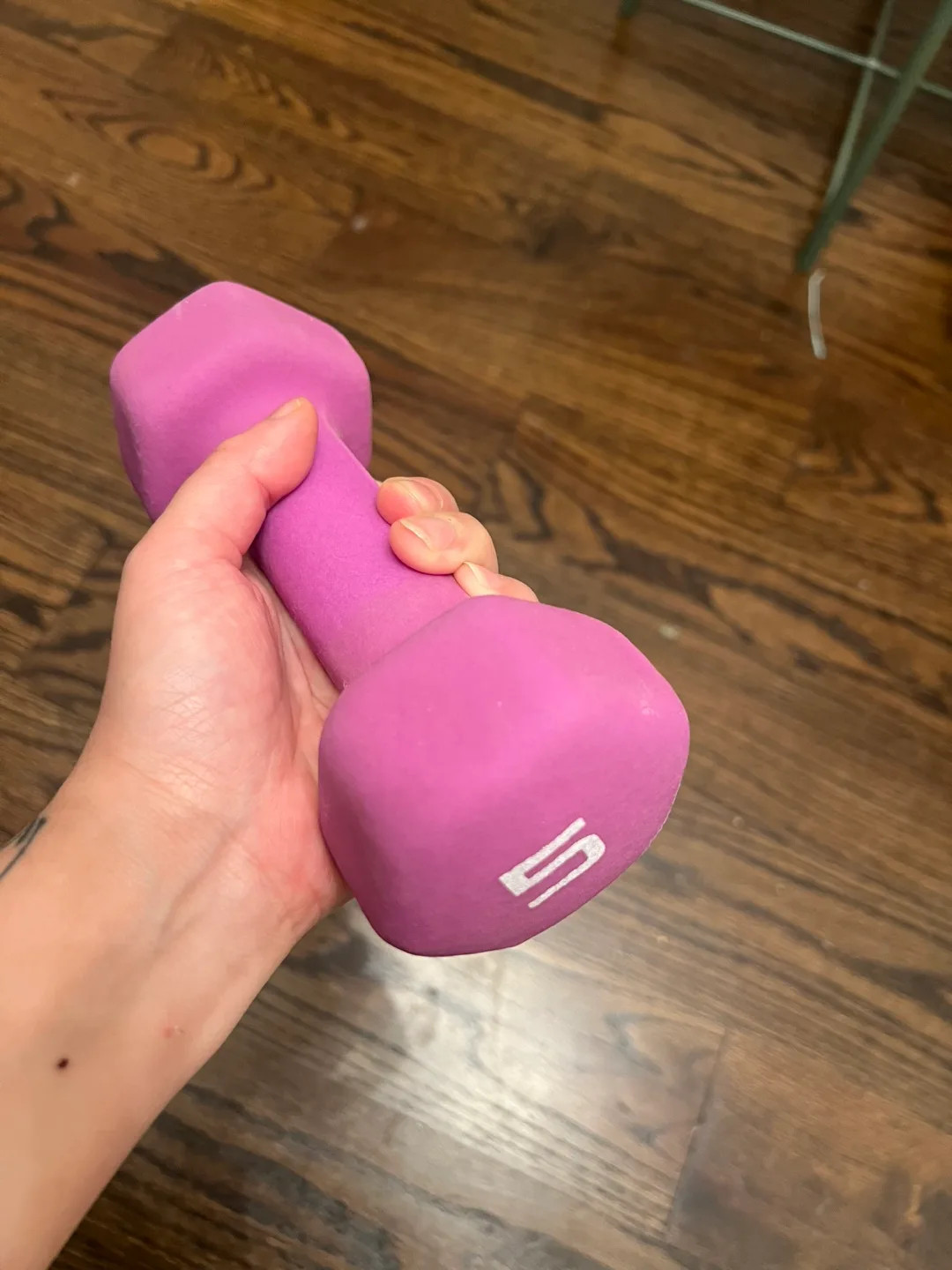 5 lb Pink Dumbbell - in mint conditions image indicator(4)