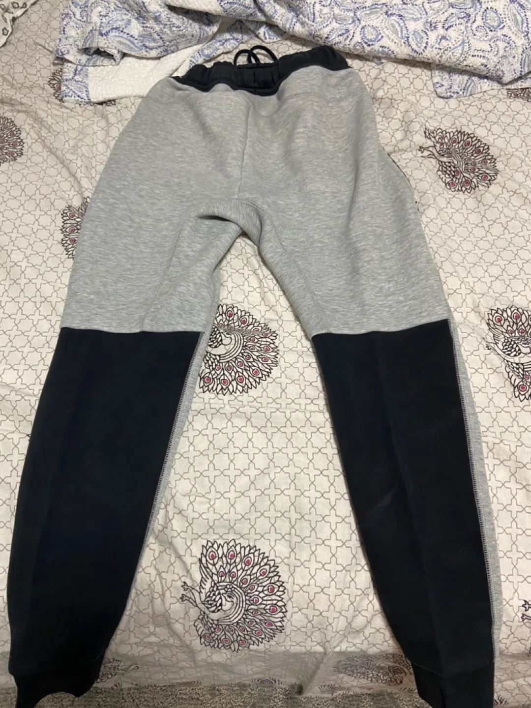 Nike Tech Fleece Grey/black pants image indicator(2)