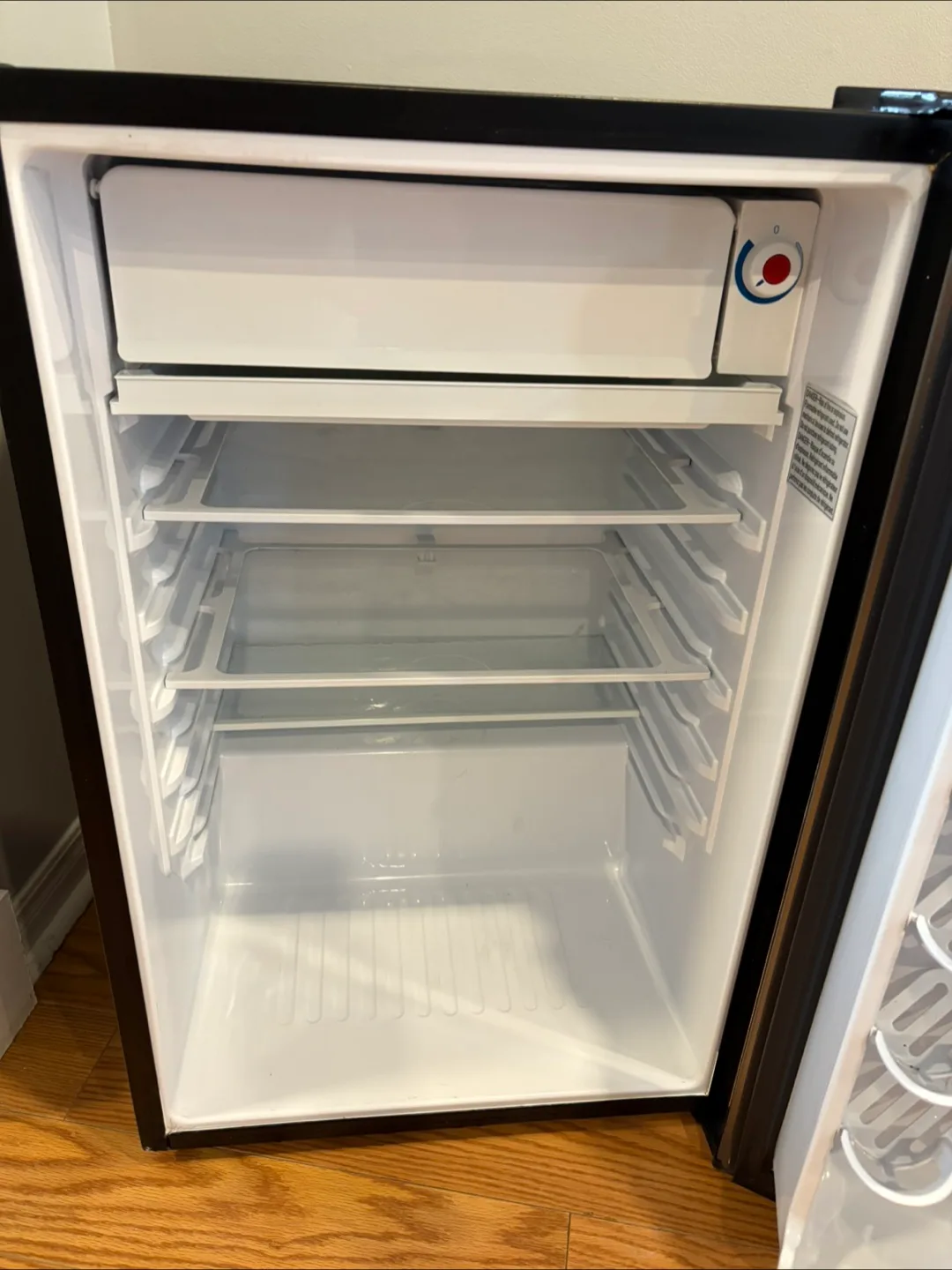 🧊Danby Designer Mini Fridge 4.4 cu.ft – Like New! image indicator(5)