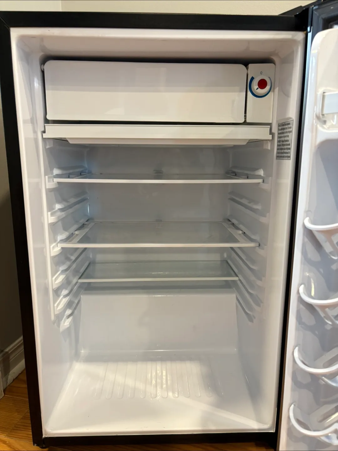 🧊Danby Designer Mini Fridge 4.4 cu.ft – Like New! image indicator(4)