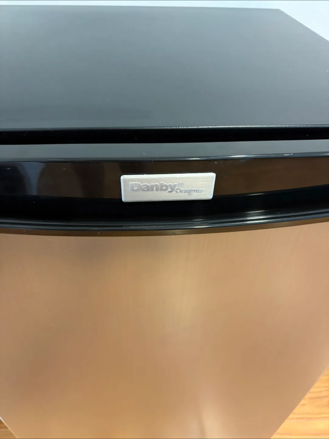 🧊Danby Designer Mini Fridge 4.4 cu.ft – Like New! image indicator(2)