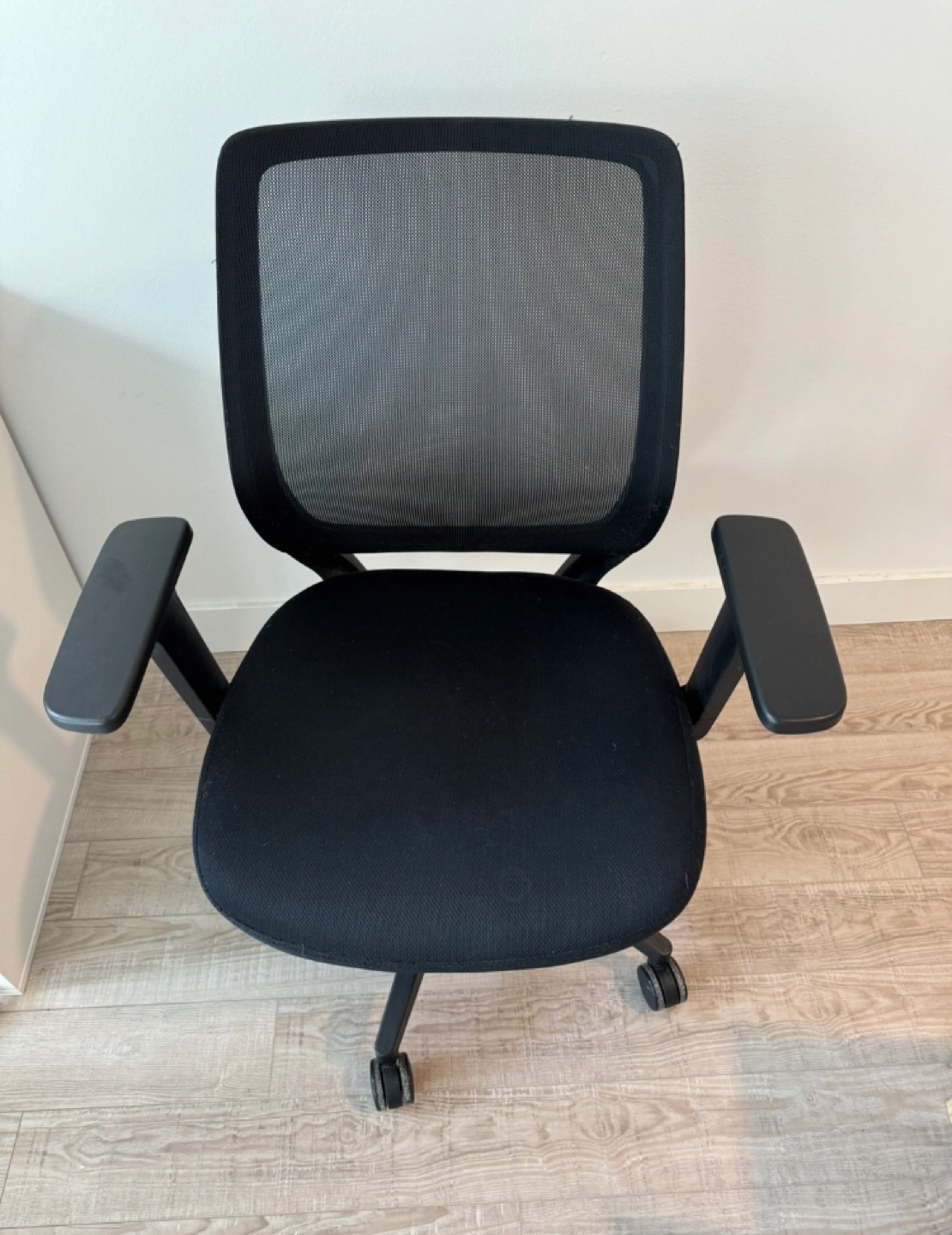 Black Mesh Office Chair - photo 3