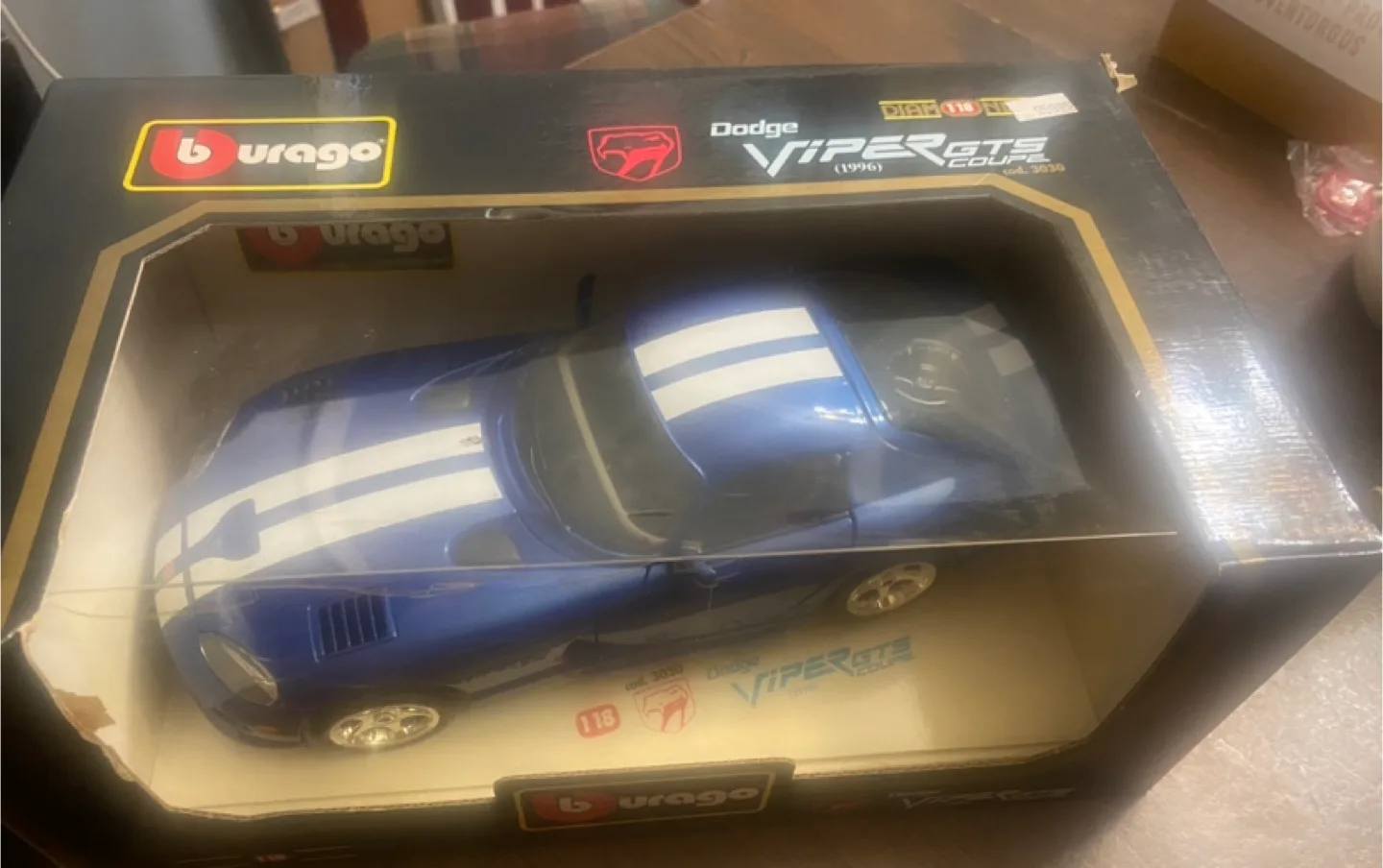 Burago Dodge Viper GTS Coupe (1996) Die-Cast Model 1:18 thumbnail