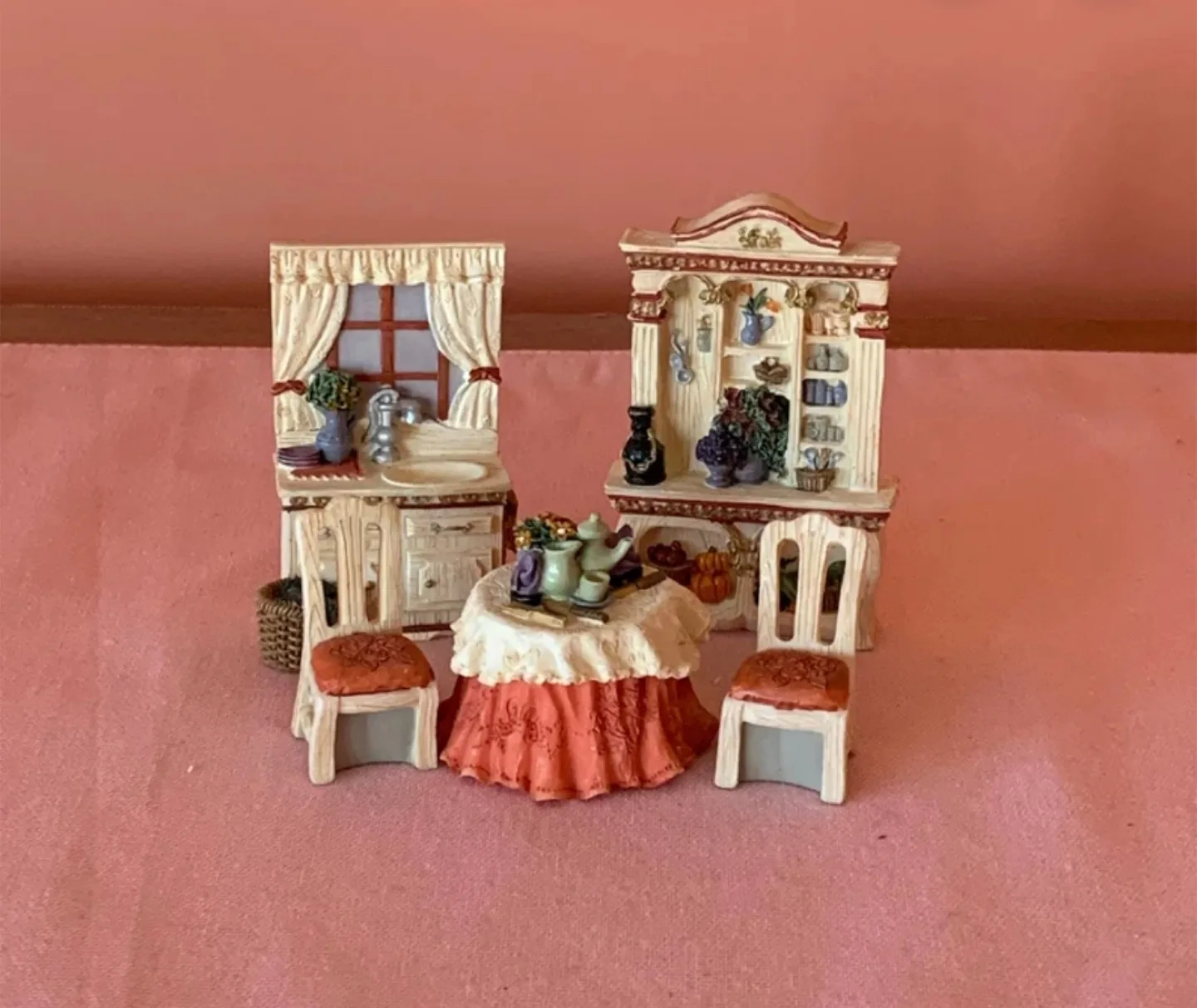 Miniature Kitchen and Dining Set image indicator(3)