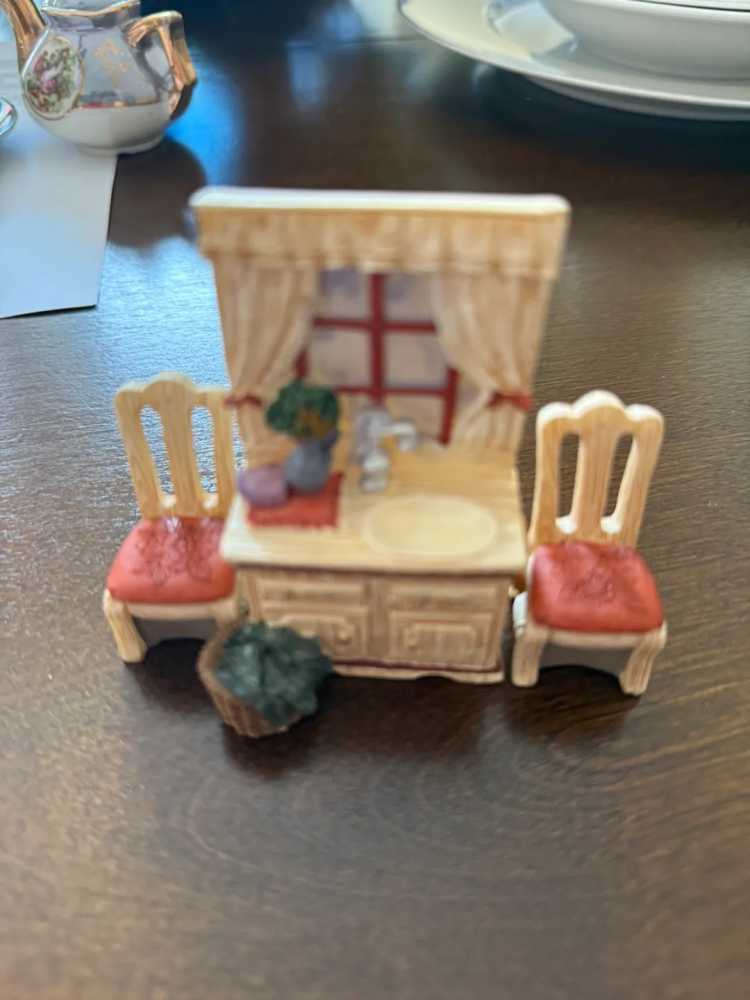 Miniature Kitchen and Dining Set image indicator(2)