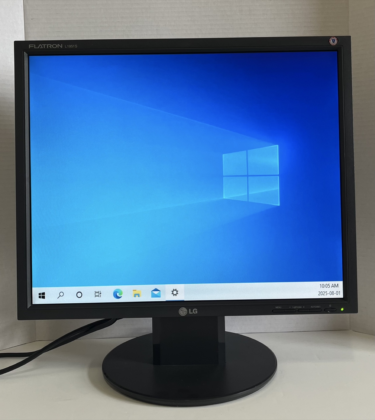 LG 19” Flatron Monitor - photo 2