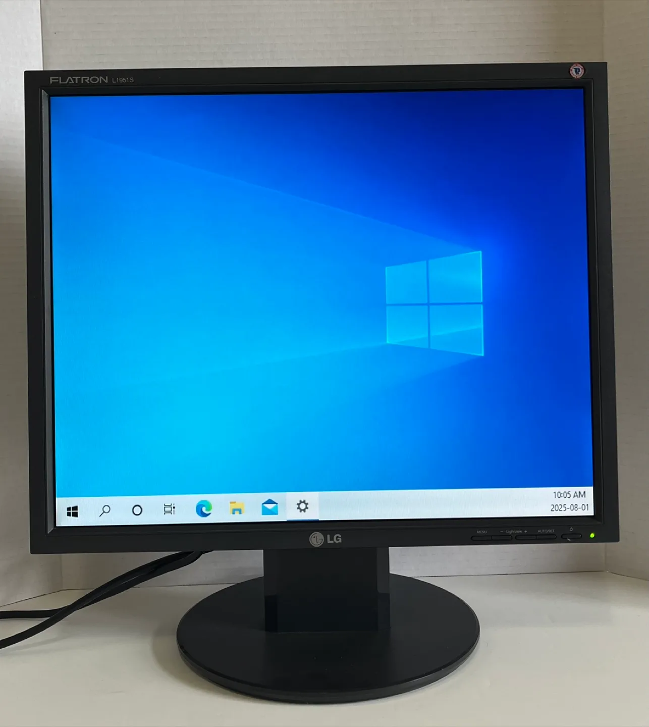 LG 19” Flatron Monitor image indicator(2)