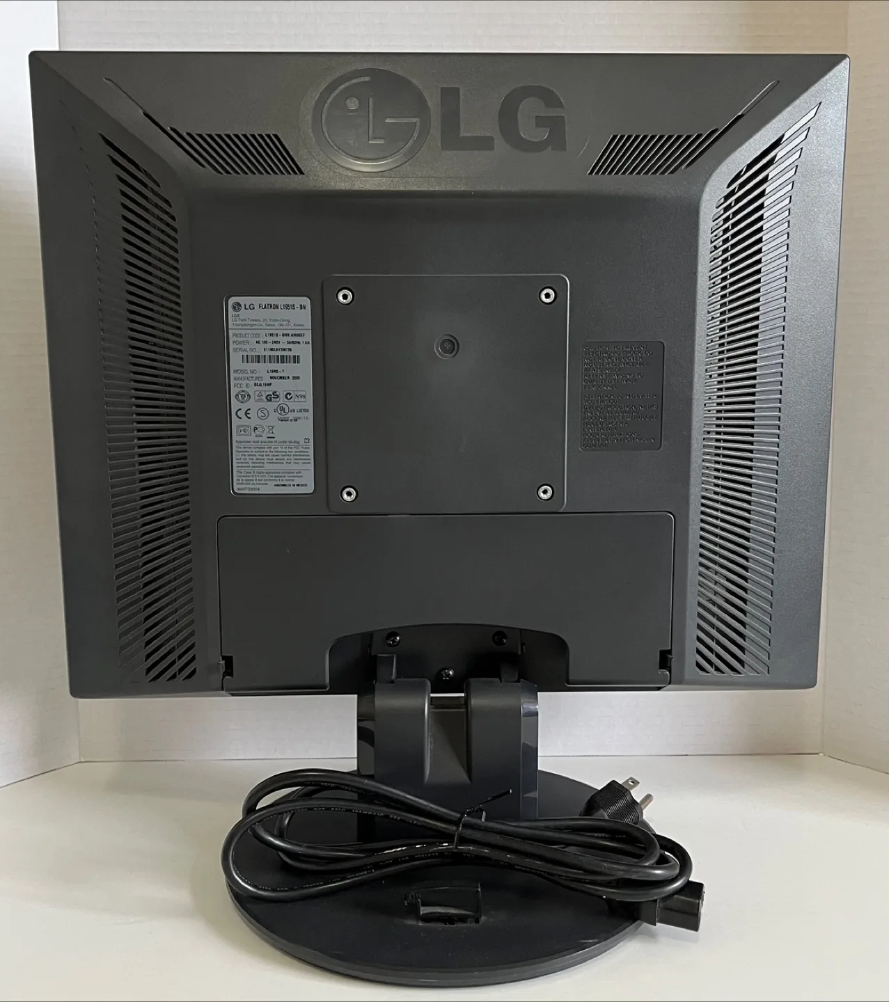 LG 19” Flatron Monitor image indicator(3)