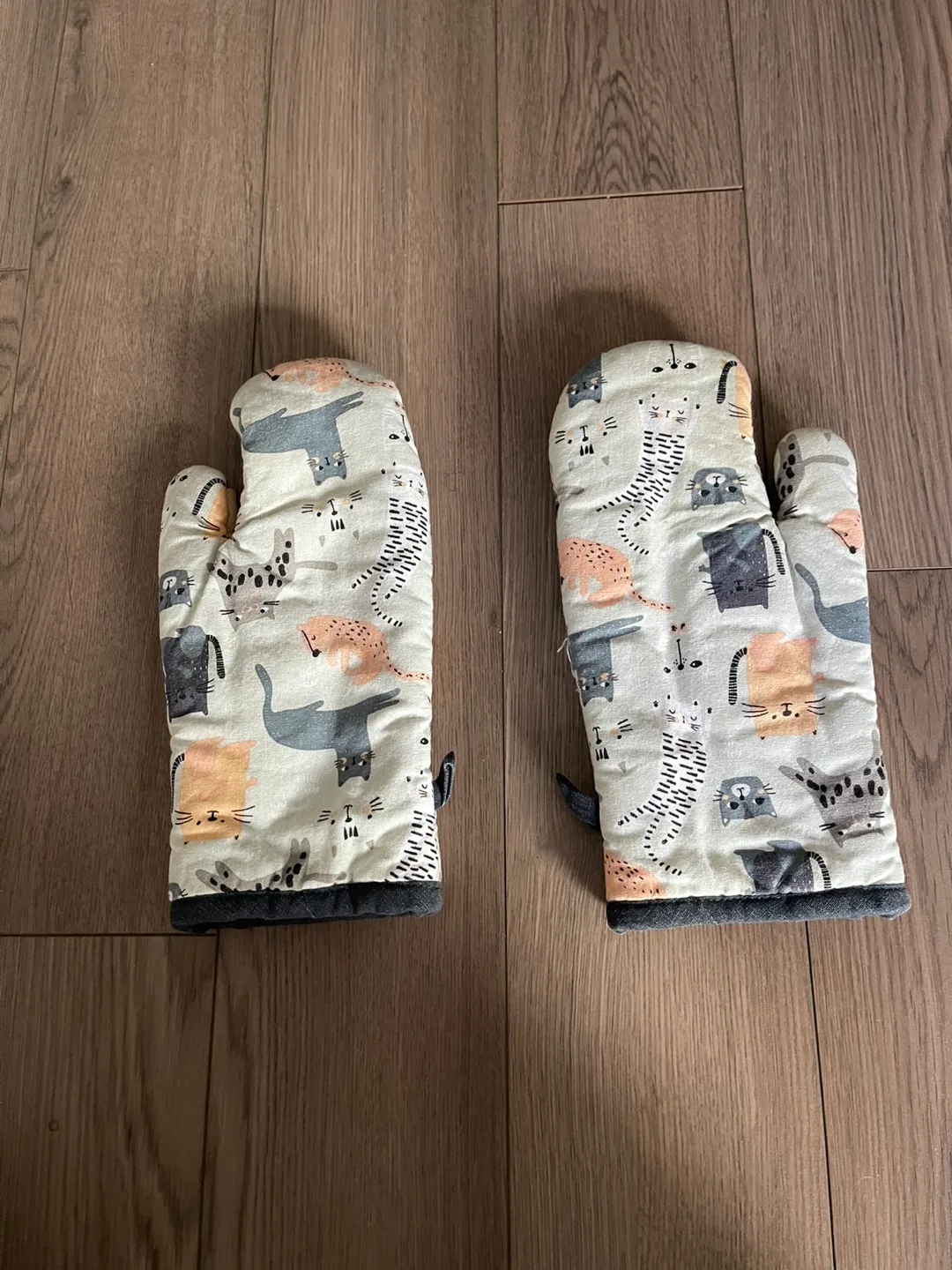 Kaufmann Cat Print Oven Mitts - Set of 2 thumbnail